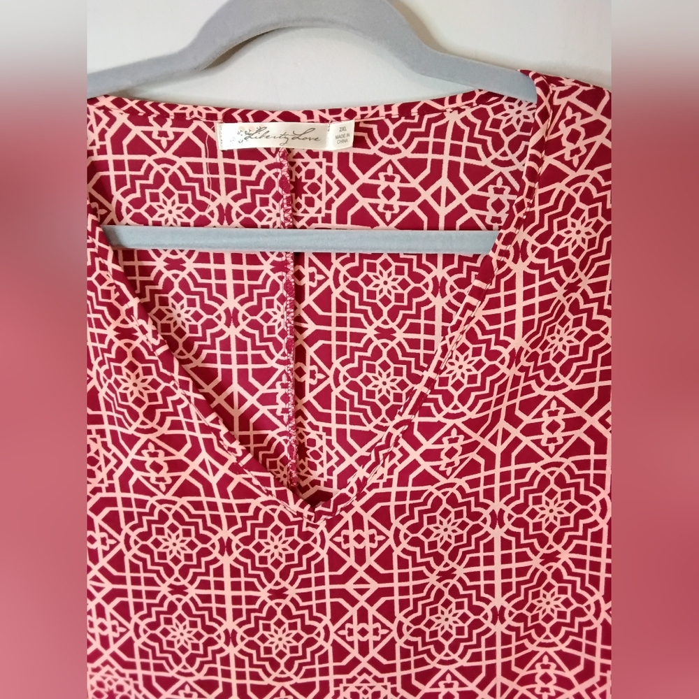 Red Geometric Pattern Blouse - Picture 2 of 7